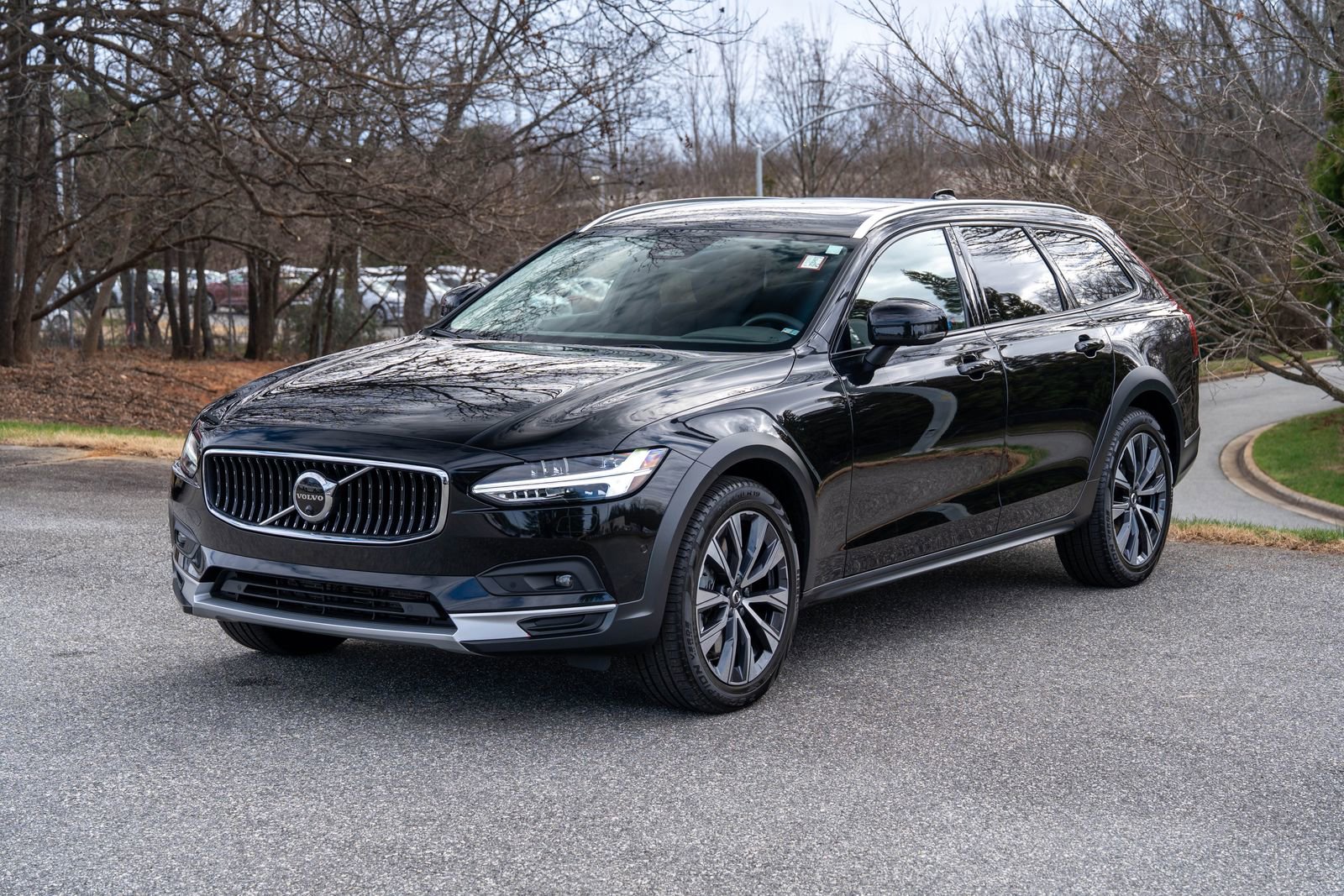 Used 2023 Volvo V90 B6 Cross Country Plus image 5