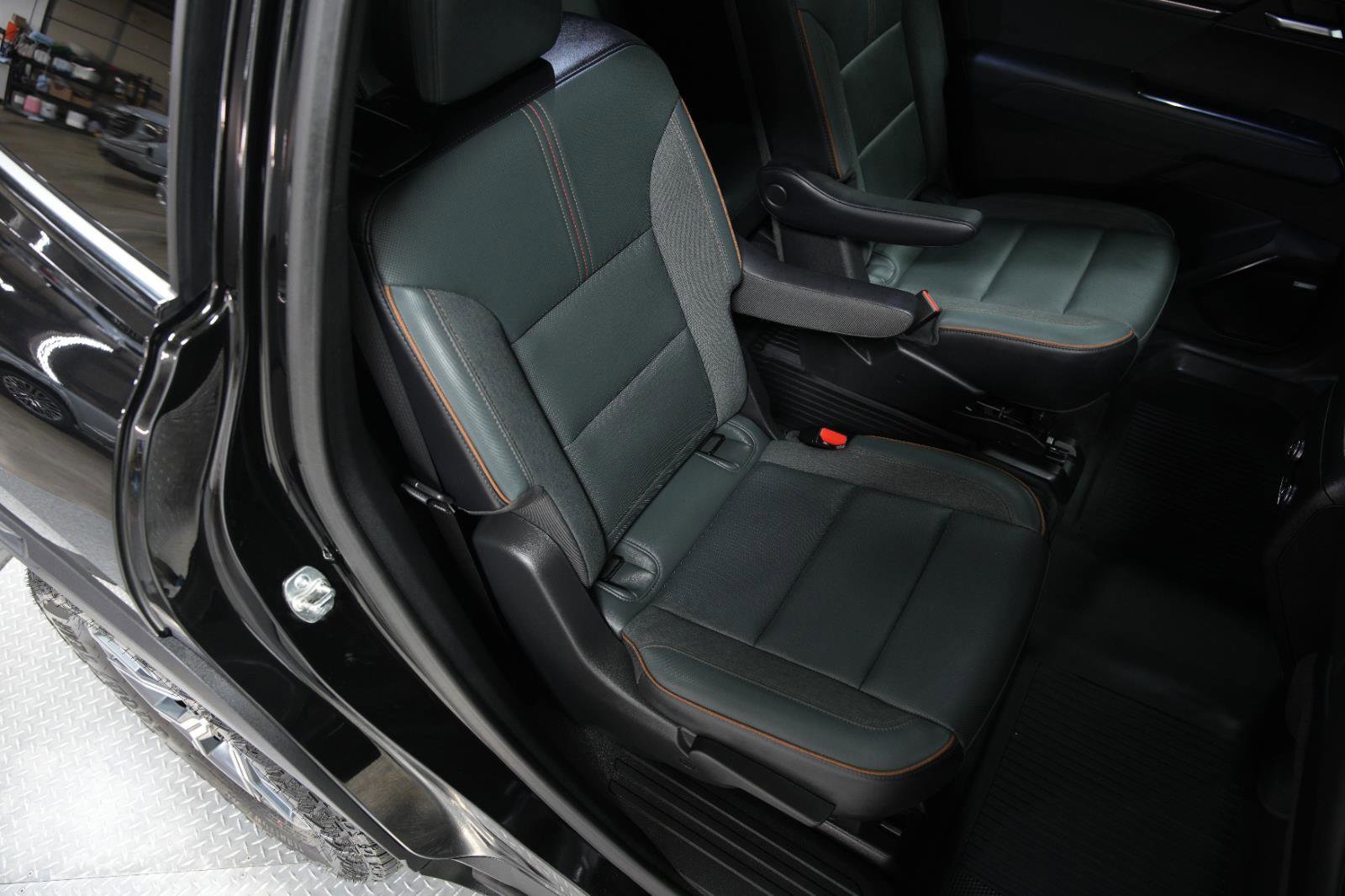 Used 2025 GMC Acadia AT4 image 18