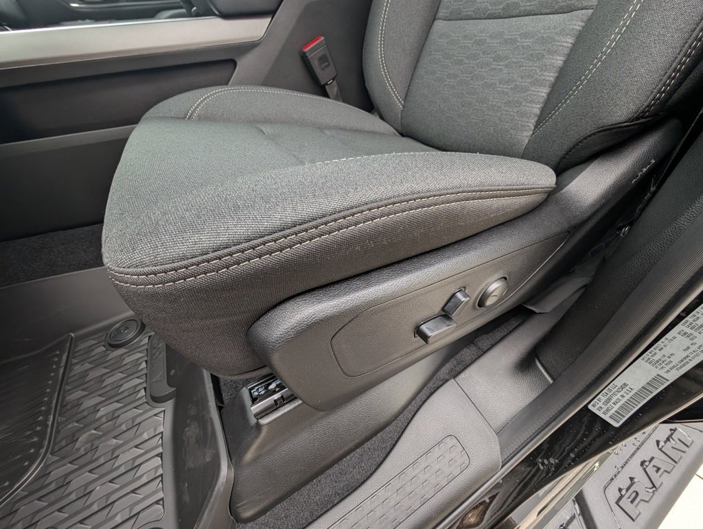 New 2026 RAM 1500 4x4 Crew Cab image 14