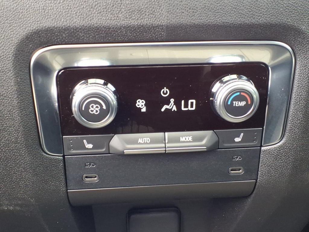 New 2026 GMC Yukon AT4 AWD/4WD image 7