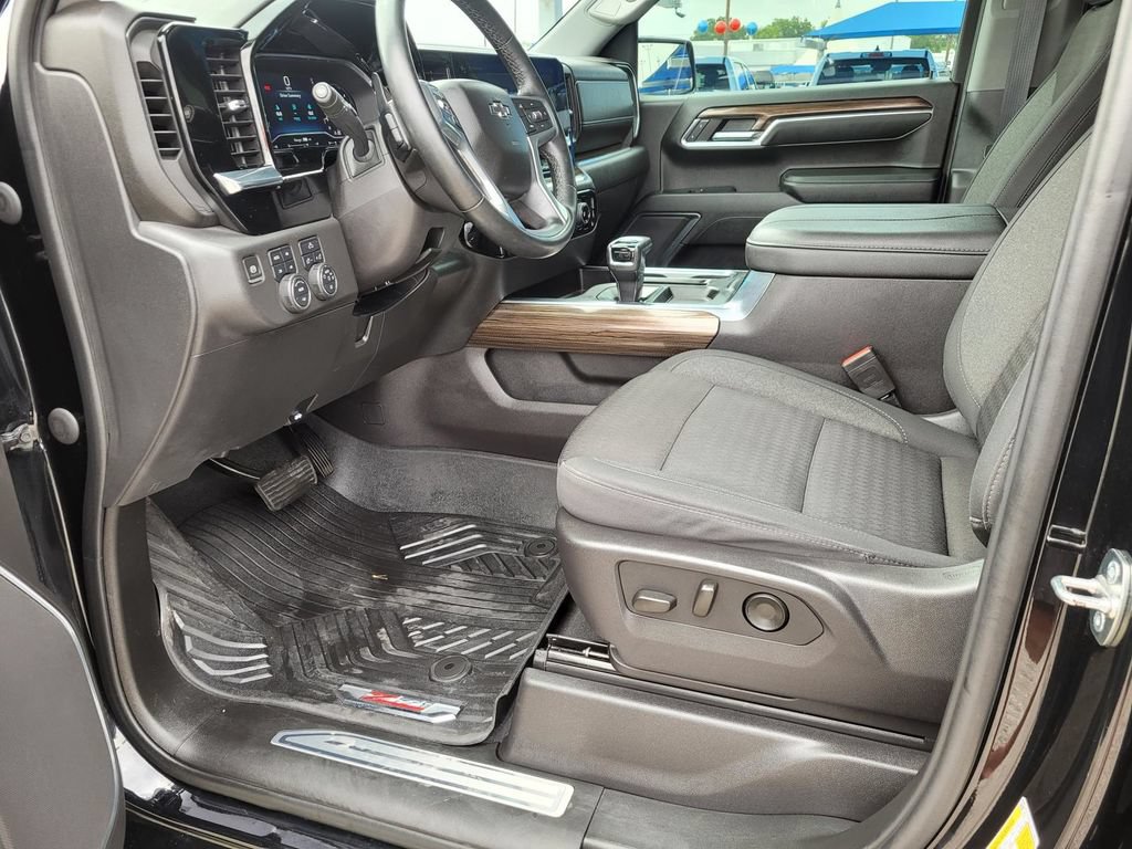 Used 2024 Chevrolet Silverado 1500 LT Trail Boss w/ Protection Package AWD/4WD image 2
