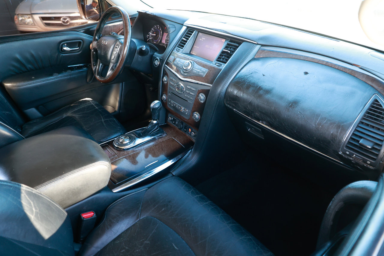 Used 2012 INFINITI QX56 2WD w/ Deluxe Touring Pkg image 18