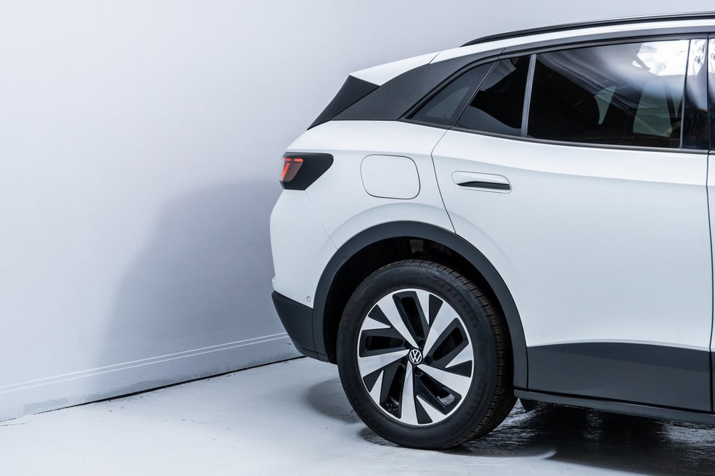 Used 2023 Volkswagen ID.4 Pro image 11