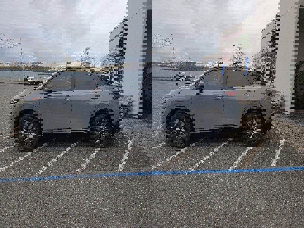 Used 2023 Nissan Ariya image 2