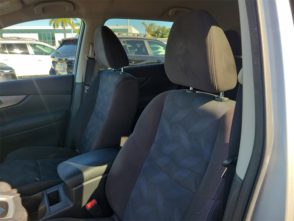 Used 2015 Nissan Rogue SV image 37