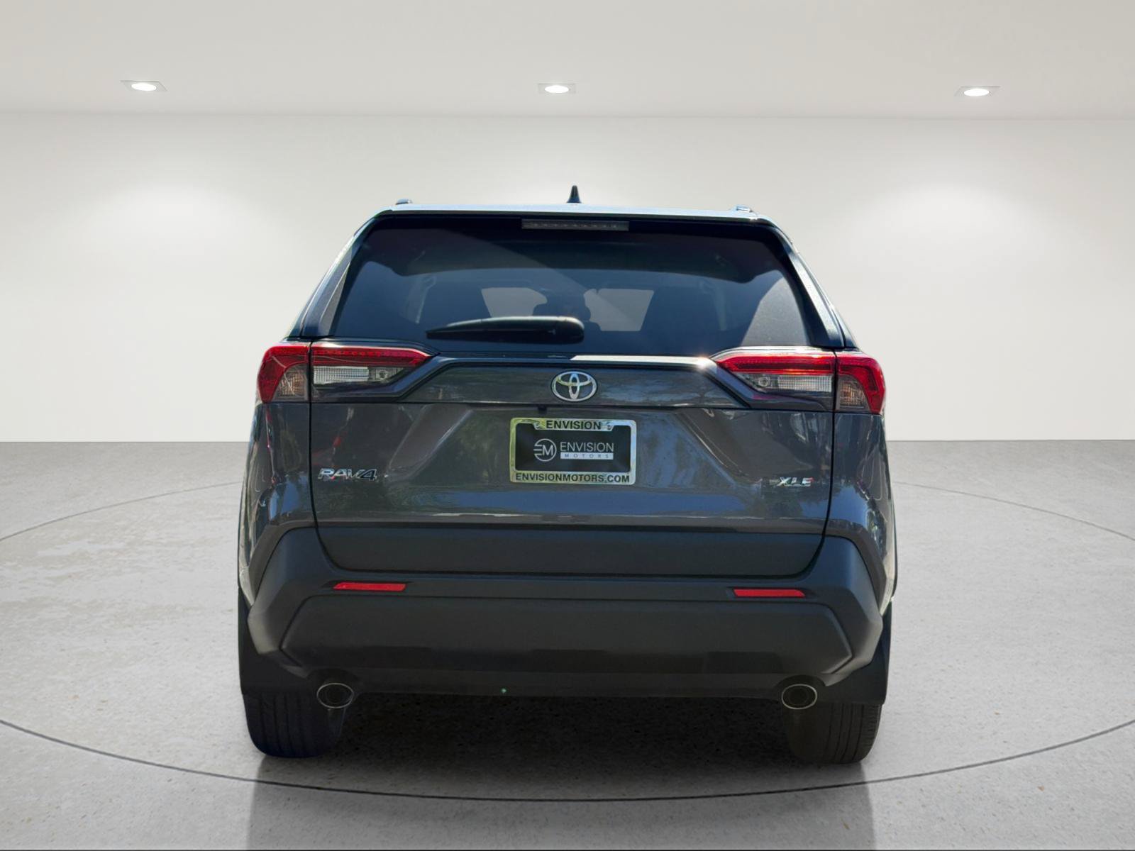 Used 2022 Toyota RAV4 XLE w/ Convenience Package FWD image 3
