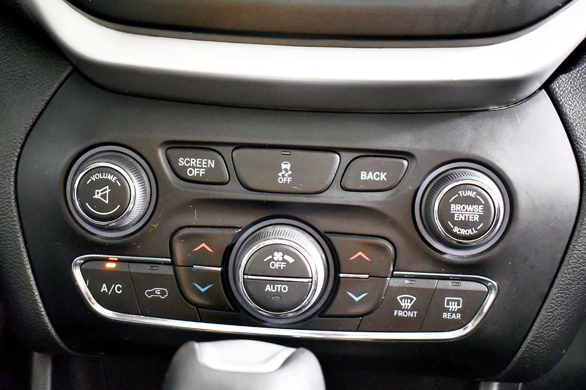 Used 2017 Jeep Cherokee Trailhawk w/ Comfort/Convenience Group AWD/4WD image 44
