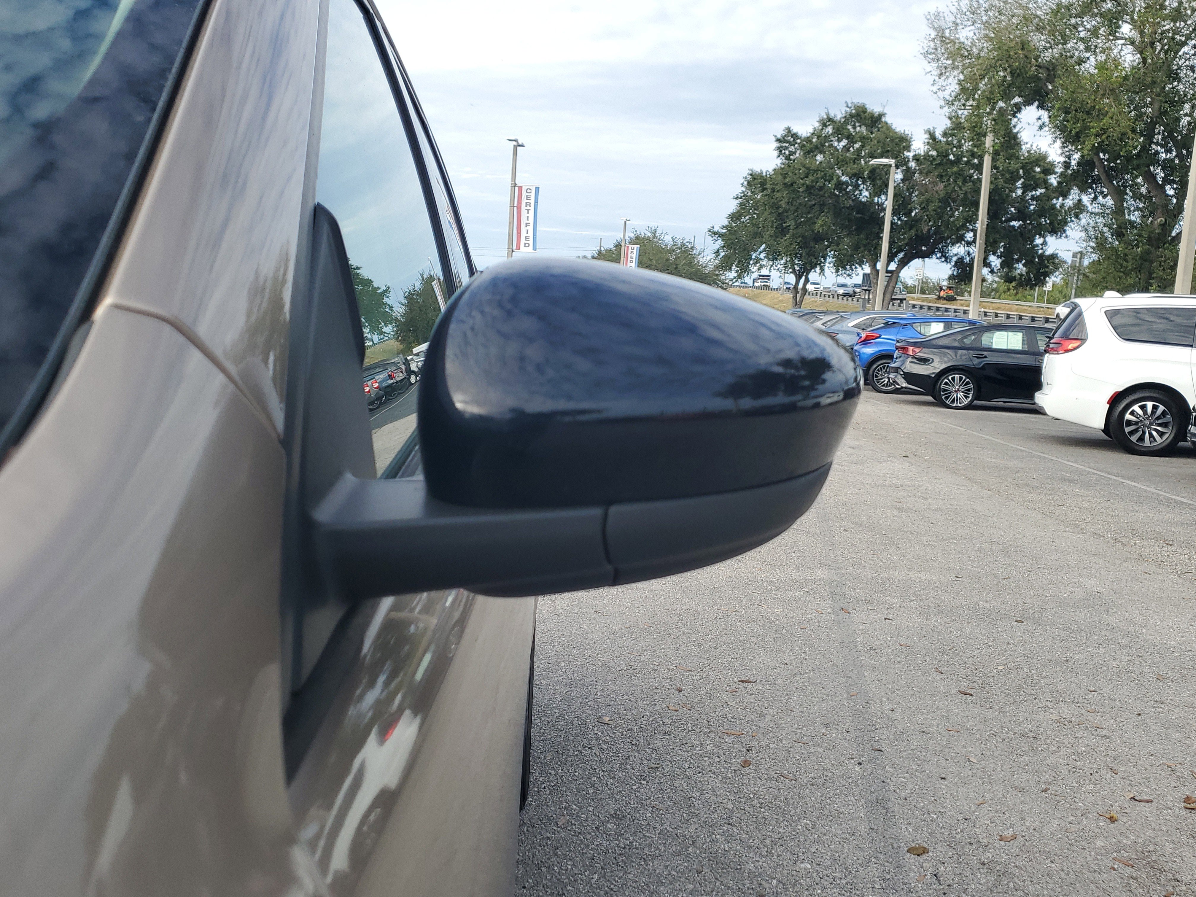 Used 2021 Ford Escape SE w/ SE Sport Appearance Package image 4