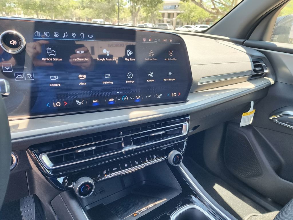 New 2025 Chevrolet Traverse LT image 12