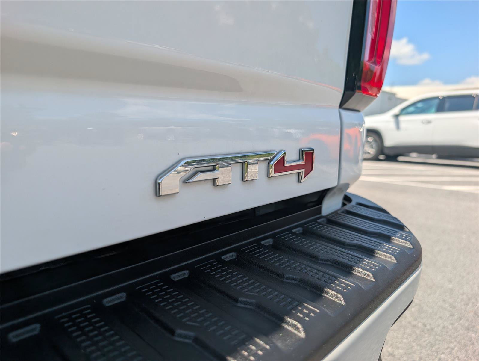 Used 2023 GMC Sierra 2500 AT4 w/ AT4 Preferred Package AWD/4WD image 11