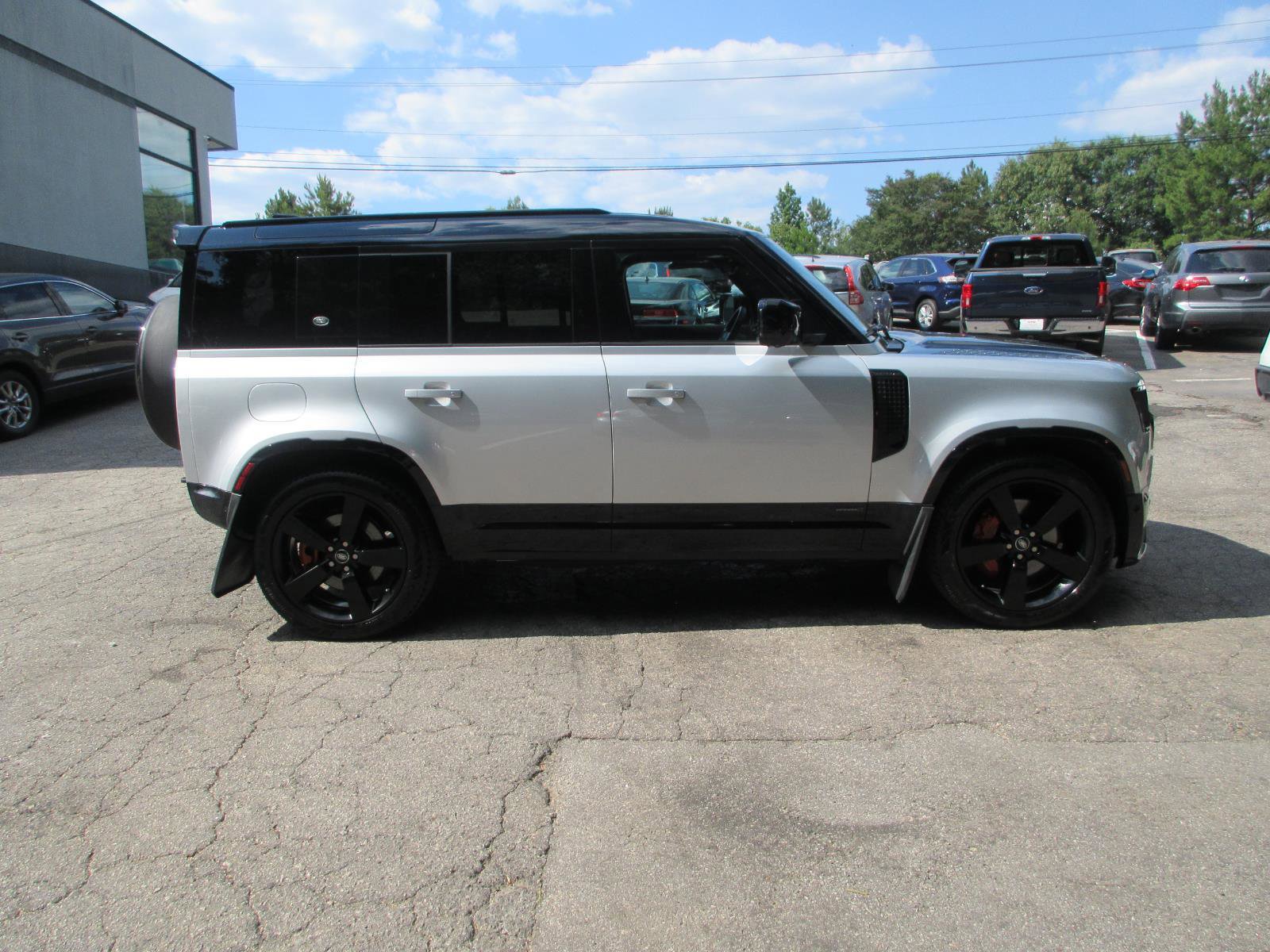 Used 2023 Land Rover Defender 110 X AWD/4WD image 6