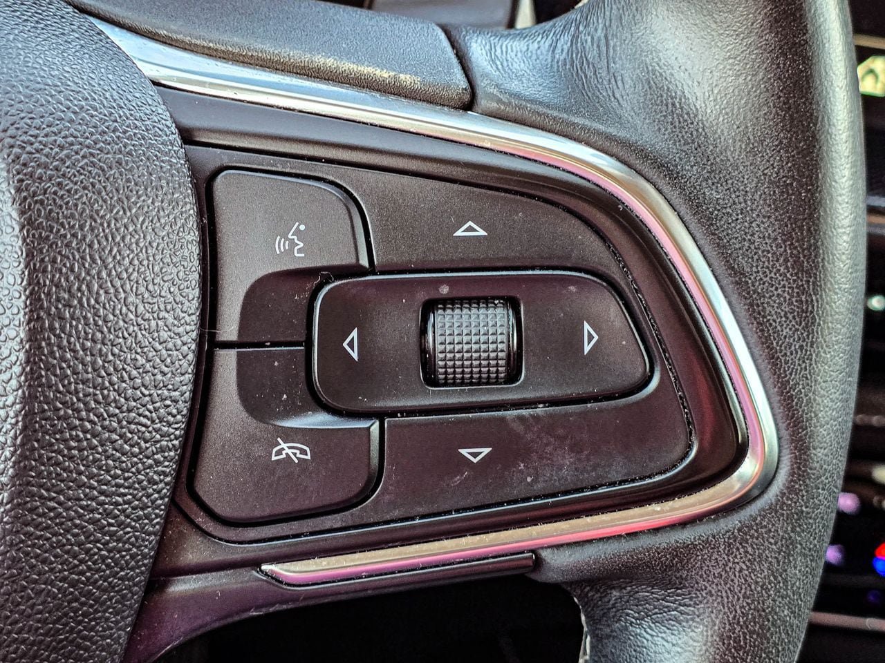 Used 2022 Buick Envision Essence w/ Safety Package AWD/4WD image 25