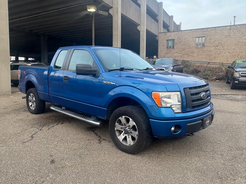 Used 2011 Ford F150 STX w/ STX Decor Pkg image 2