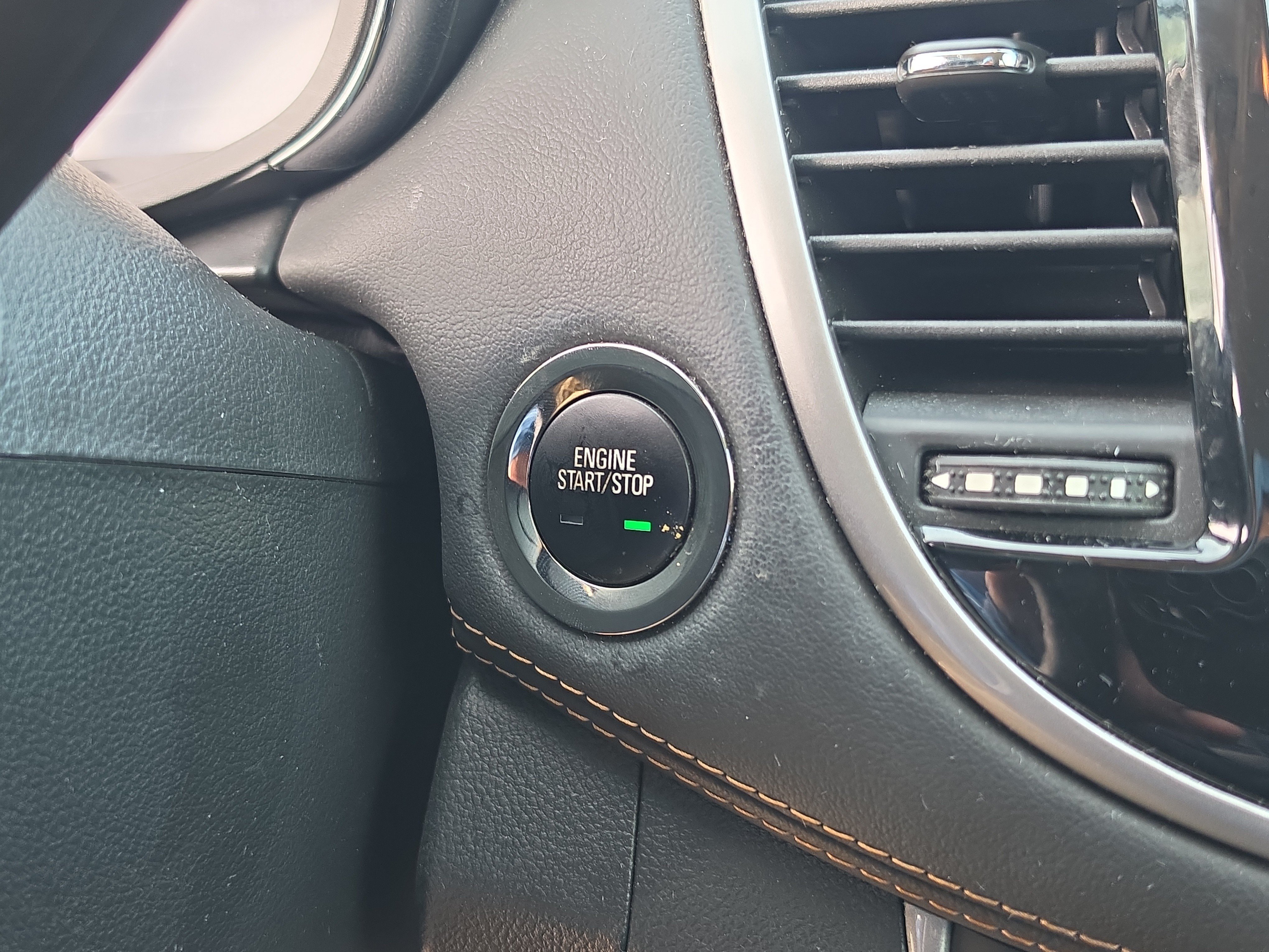 Used 2020 Chevrolet Trax LT w/ LT Convenience Package FWD image 30