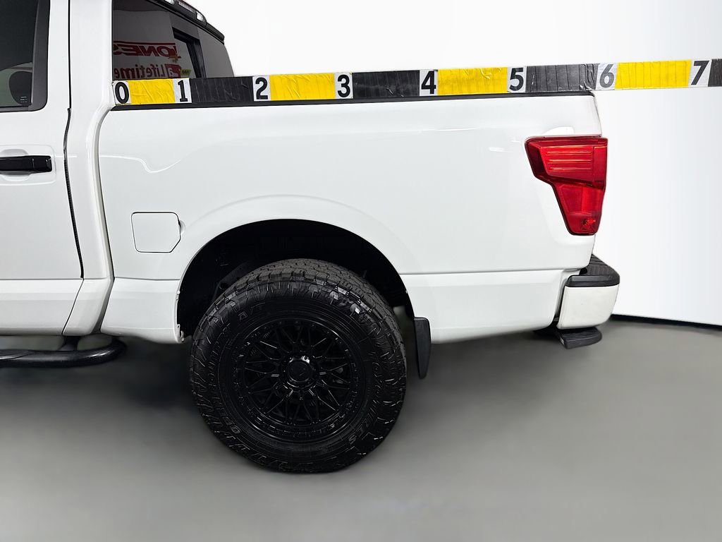 Used 2018 Nissan Titan SV w/ SV Convenience Package AWD/4WD image 14