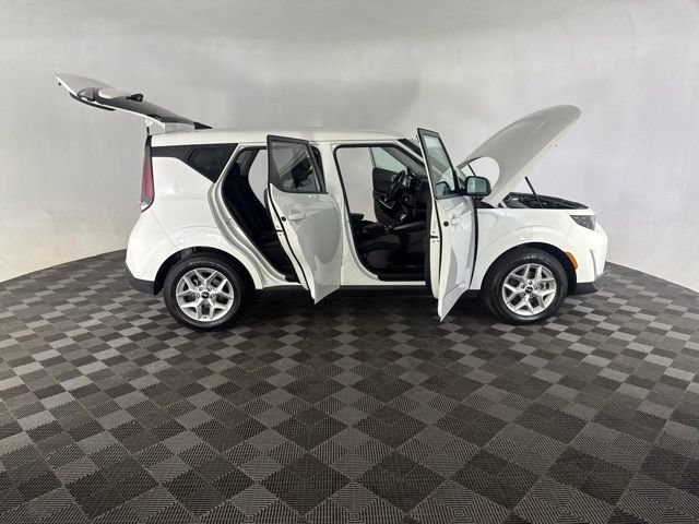 Certified 2025 Kia Soul LX FWD image 15