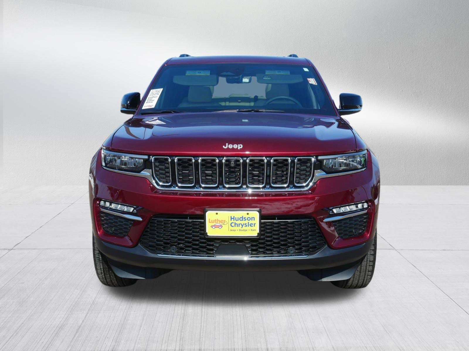 Used 2025 Jeep Grand Cherokee Limited w/ Luxury Tech Group II AWD/4WD image 2