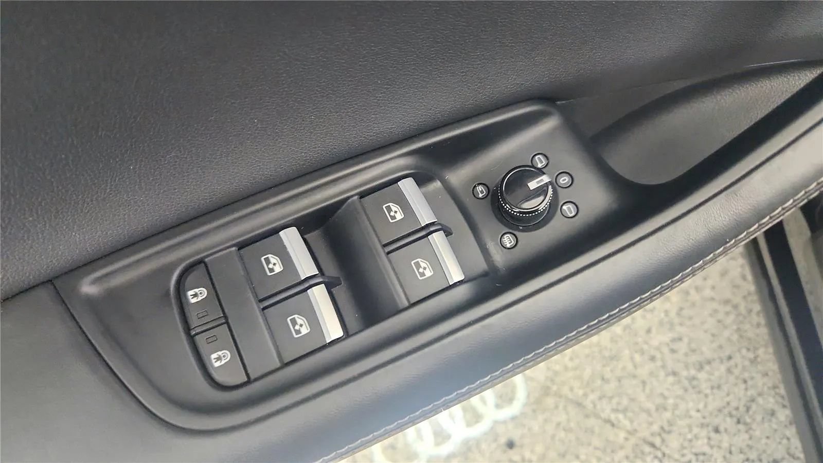 Used 2022 Audi Q8 Prestige AWD/4WD image 25
