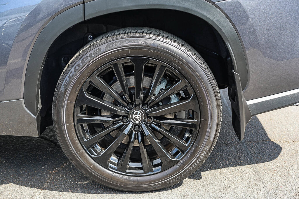 Certified 2024 Toyota Highlander XSE FWD image 31