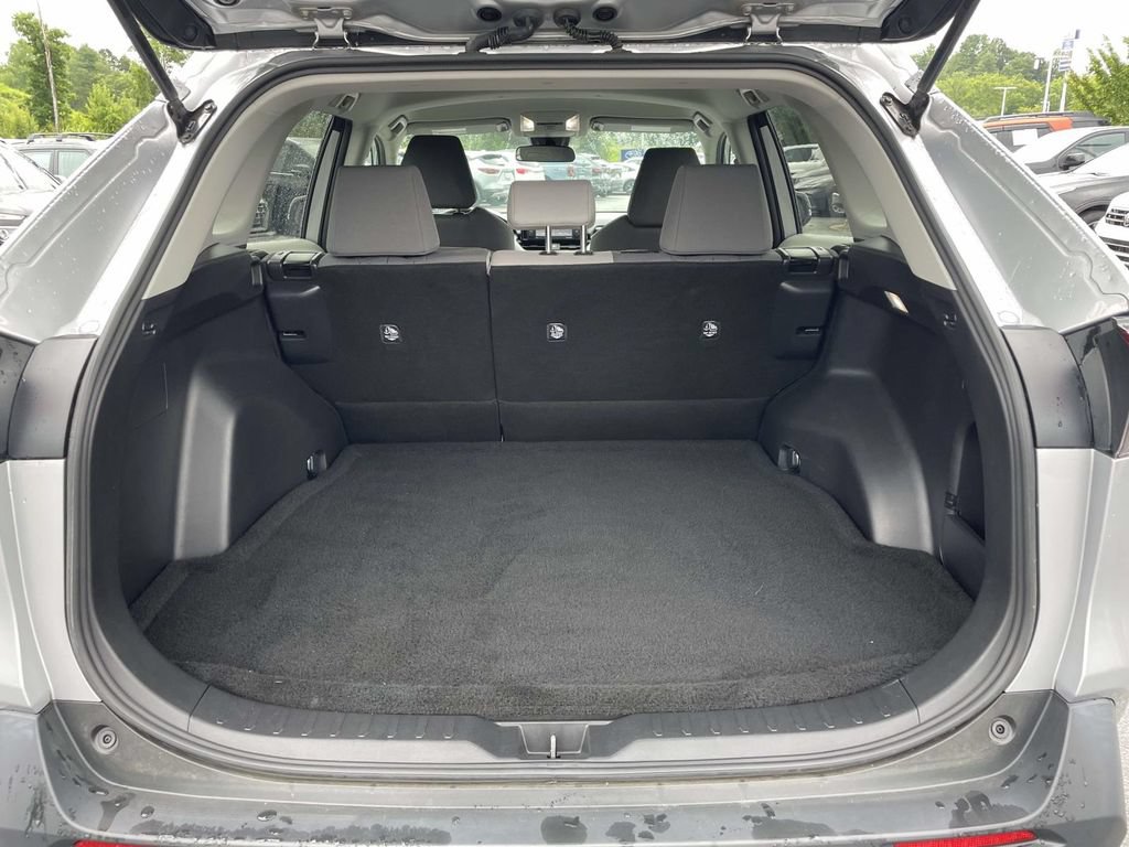 Used 2022 Toyota RAV4 XLE AWD/4WD image 30