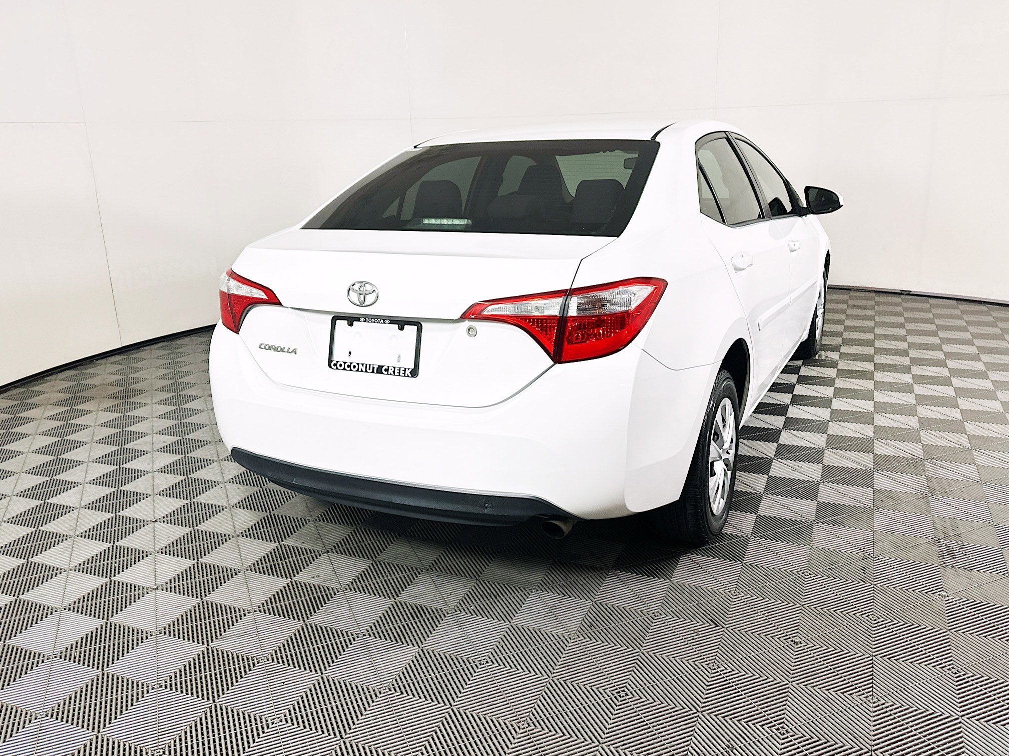 Used 2015 Toyota Corolla L FWD image 3
