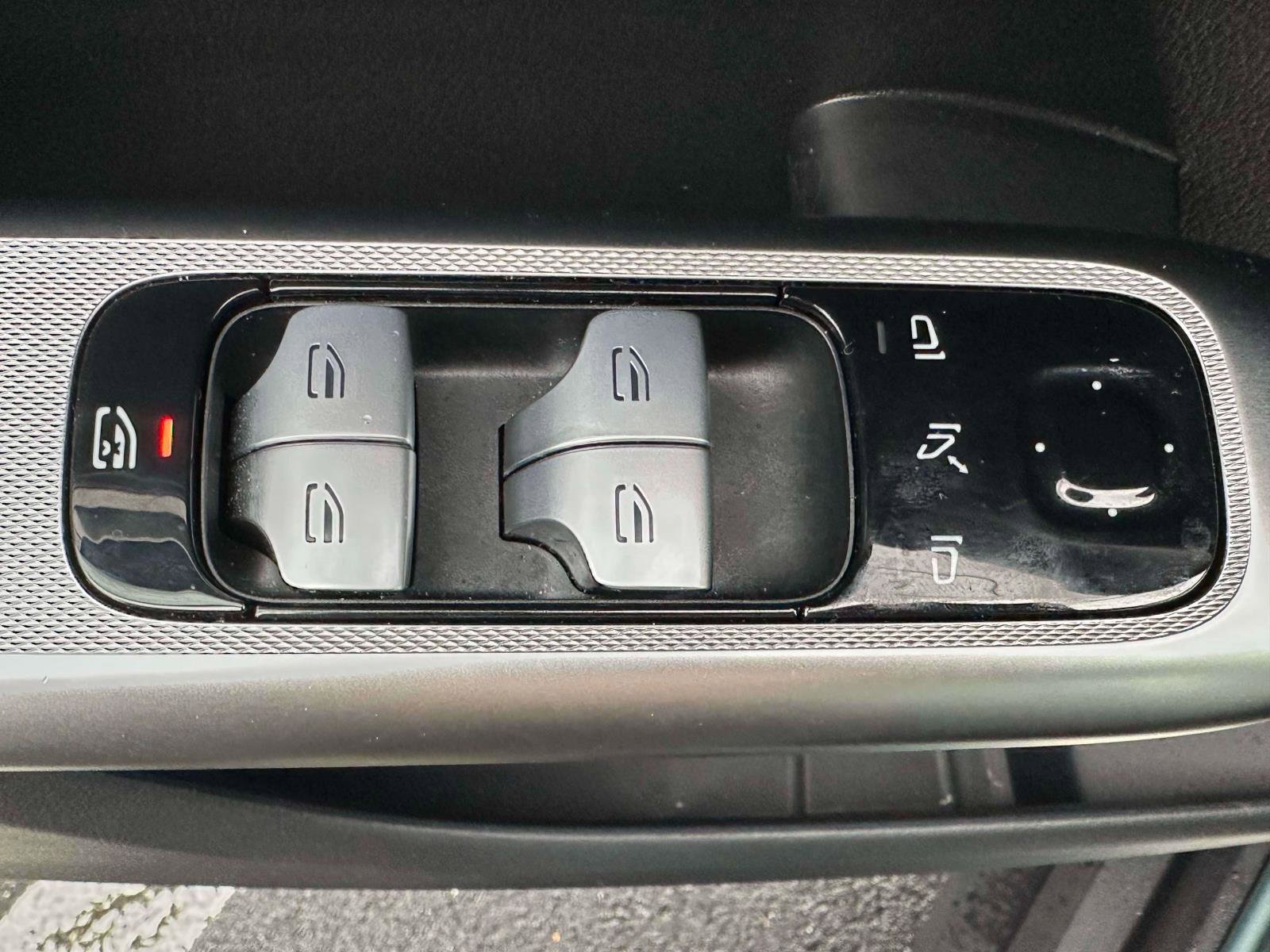 Used 2025 Mercedes-Benz GLC 300 4MATIC image 13