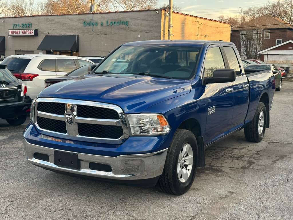Used 2017 RAM 1500 Classic SLT AWD/4WD image 3