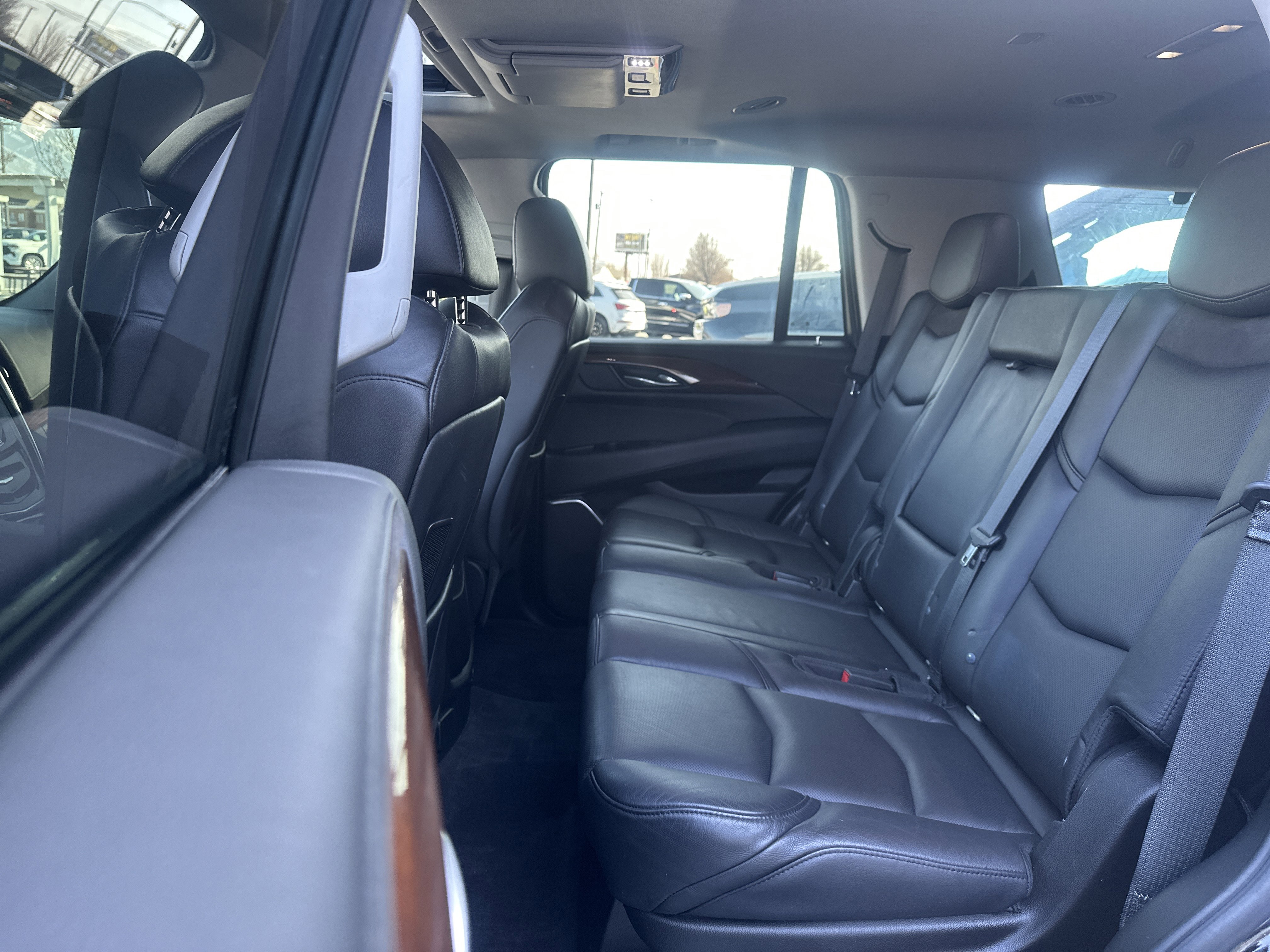 Used 2020 Cadillac Escalade Premium Luxury image 24