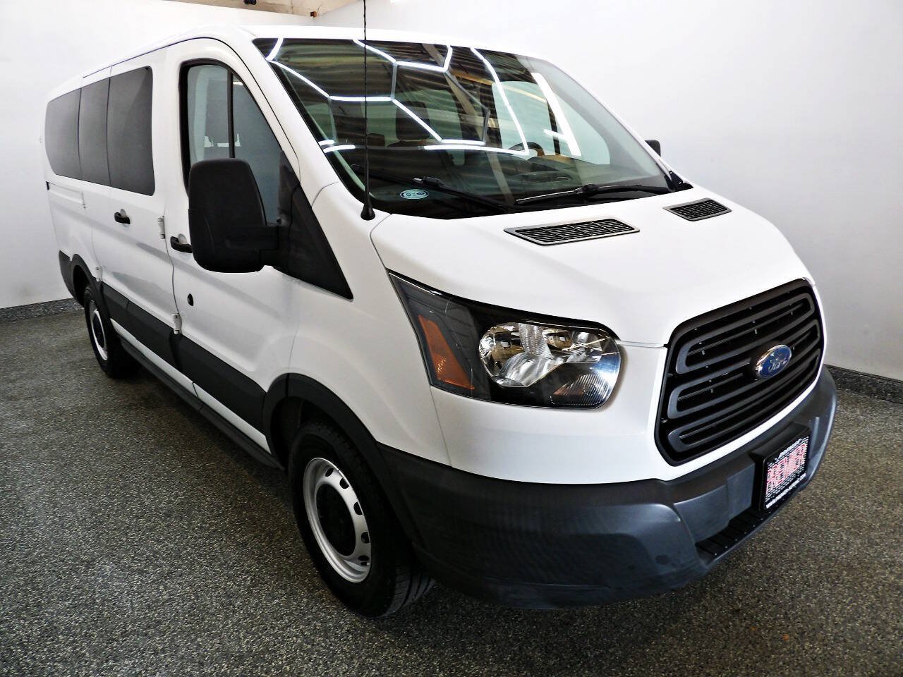 Used 2018 Ford Transit 150 XL RWD image 3