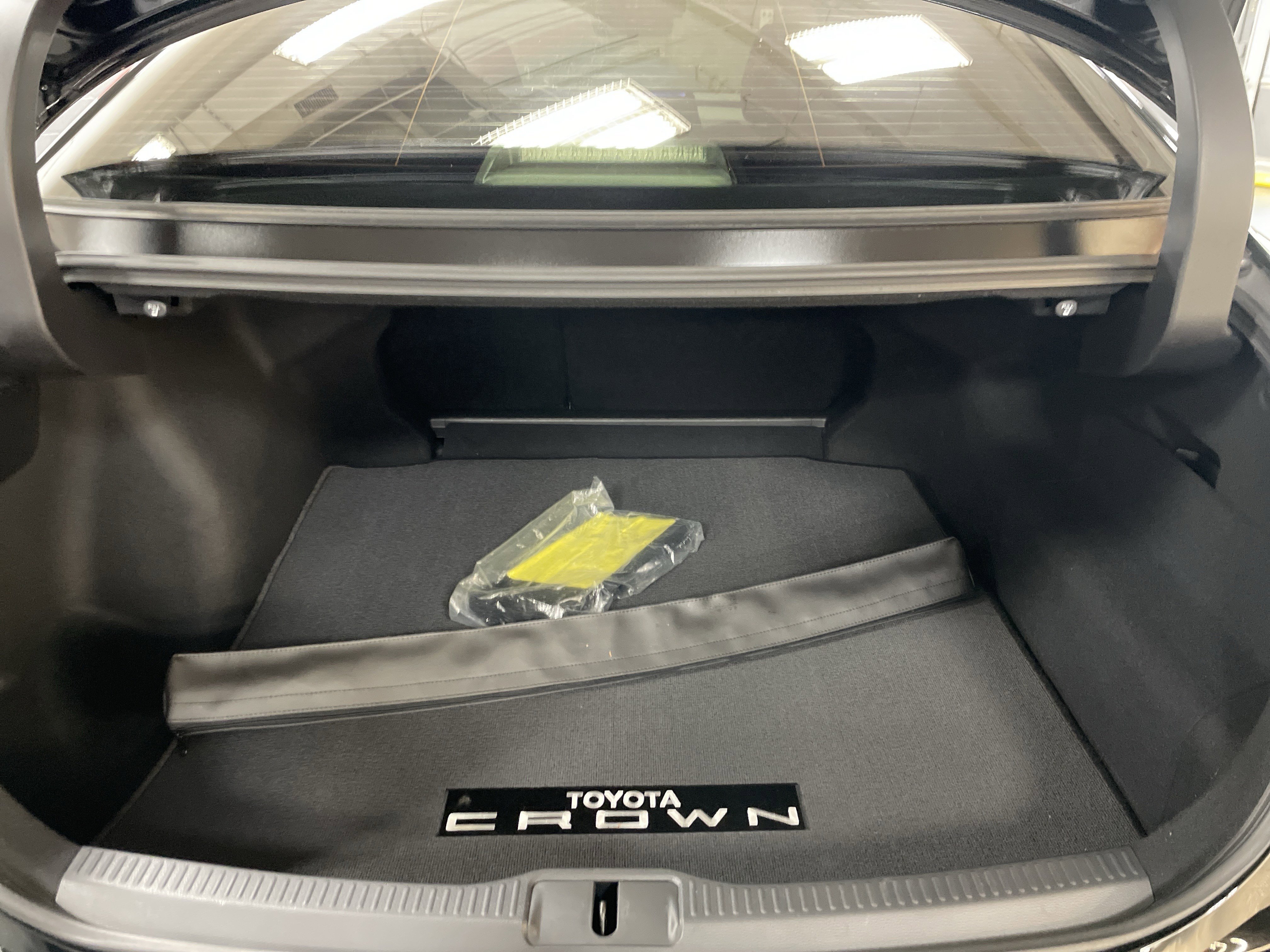 Used 2024 Toyota Crown Limited image 33