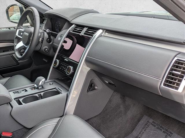 Used 2024 Land Rover Discovery Dynamic SE image 25