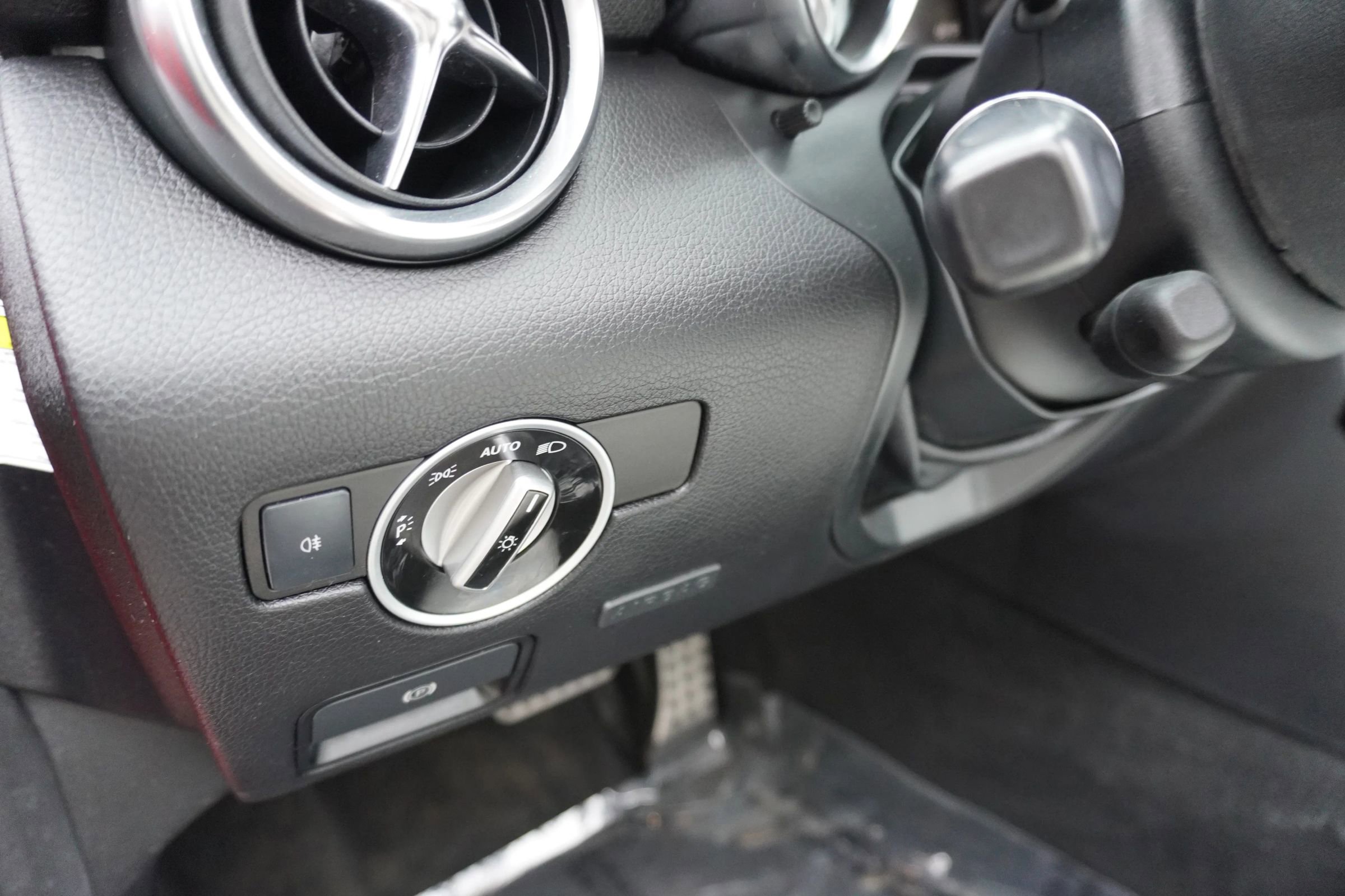 Used 2012 Mercedes-Benz SLK 350 image 25