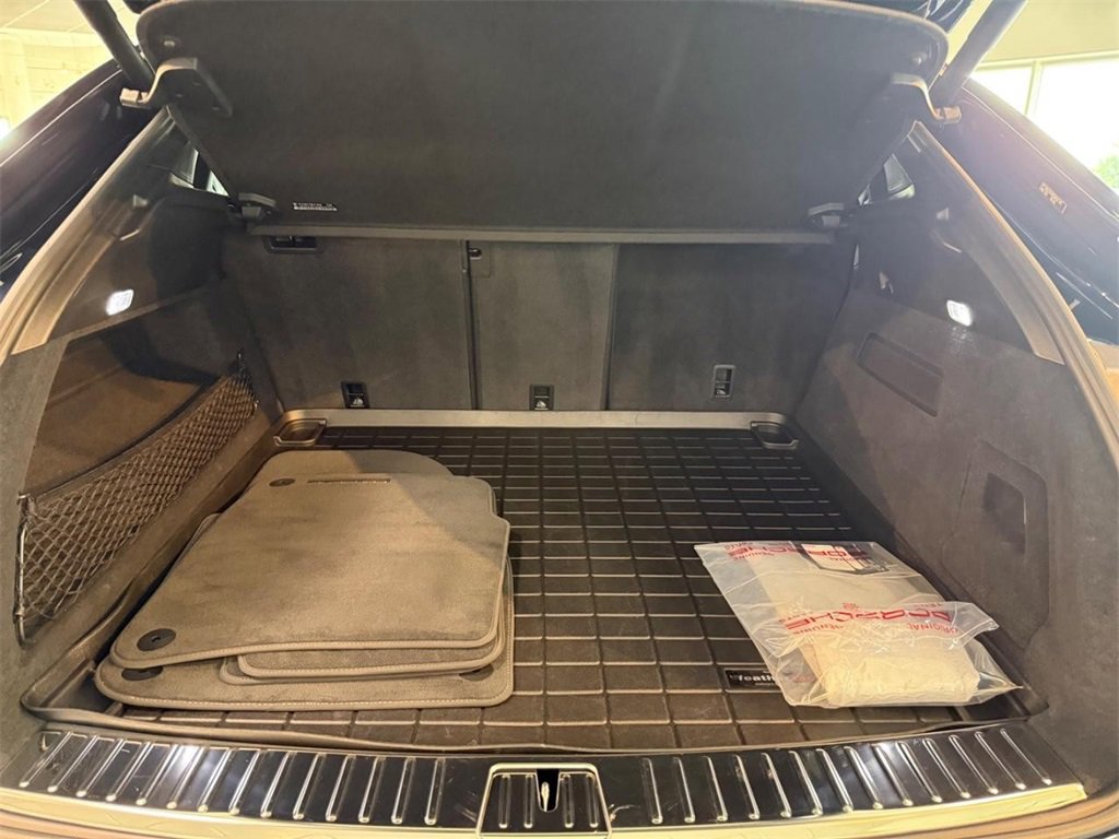 Used 2024 Porsche Cayenne Coupe image 4