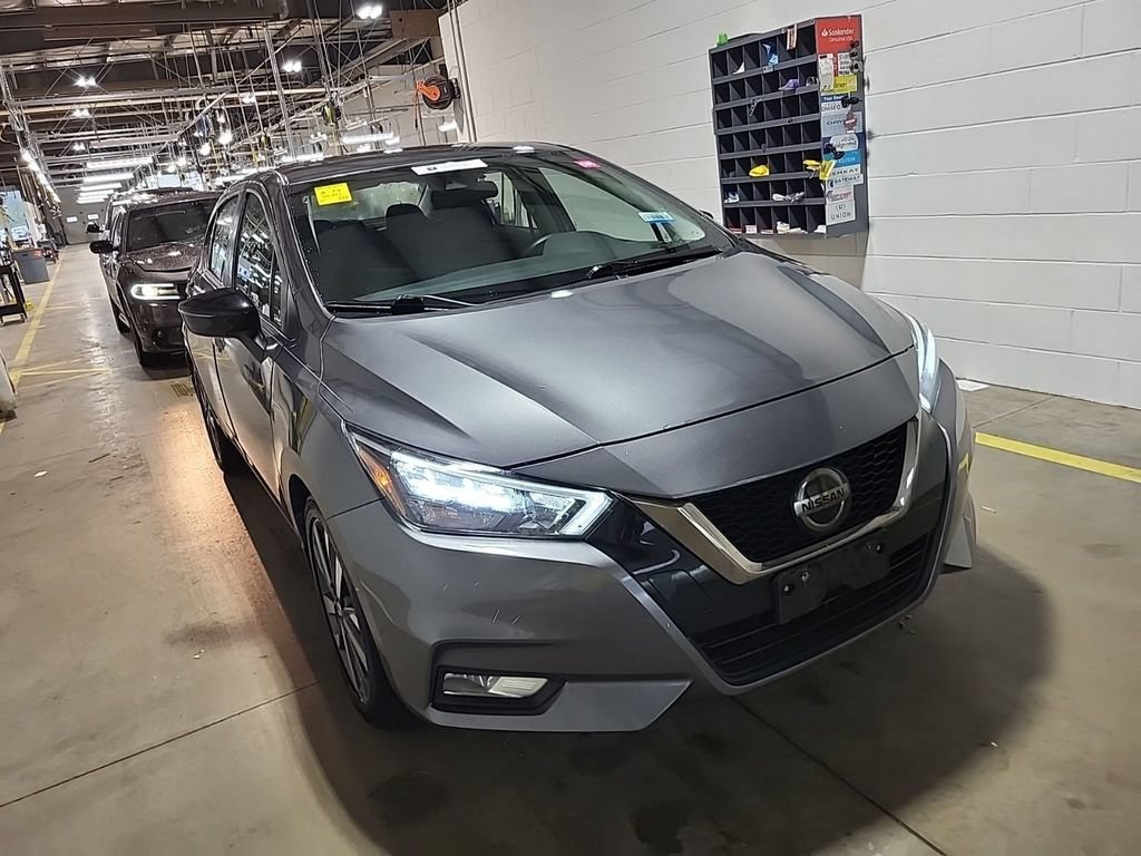 Used 2021 Nissan Versa SR w/ Convenience Package FWD image 3