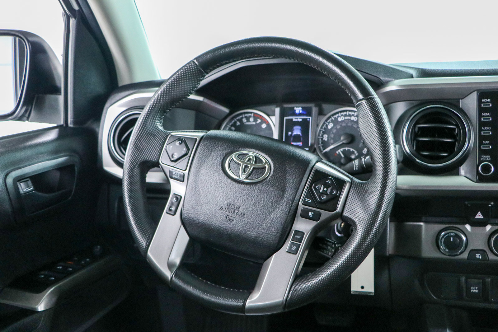 Used 2022 Toyota Tacoma SR5 AWD/4WD image 12