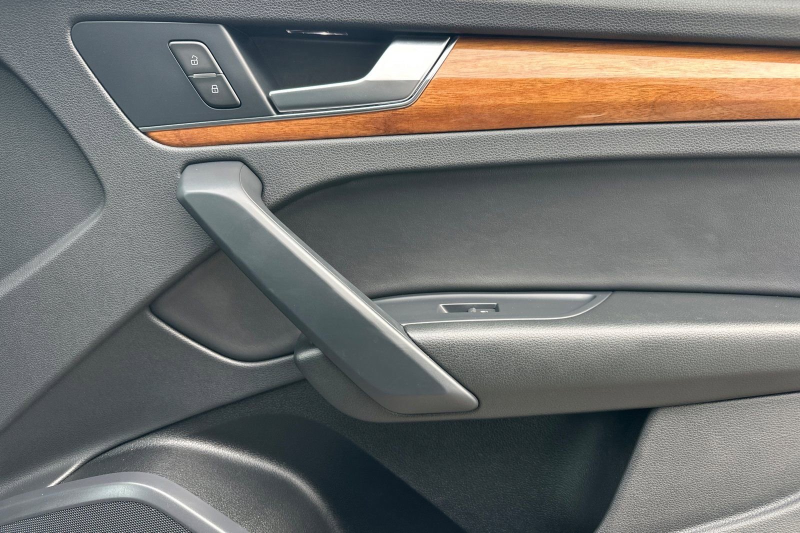 Used 2023 Audi Q5 2.0T Premium w/ Convenience Package image 19