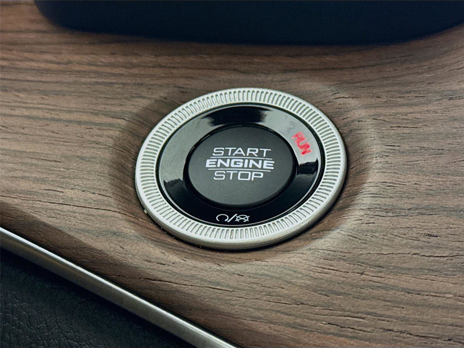 Used 2022 Jeep Grand Cherokee Summit w/ Luxury Tech Group V image 14