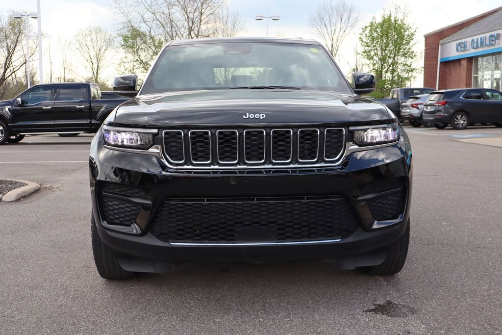 Used 2024 Jeep Grand Cherokee Laredo w/ Luxury Tech Group I AWD/4WD image 5
