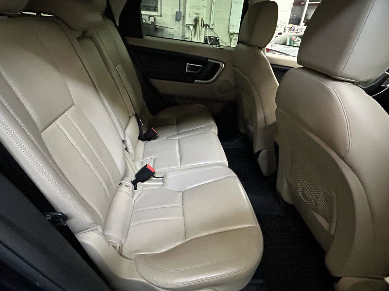 Used 2017 Land Rover Discovery Sport HSE image 22