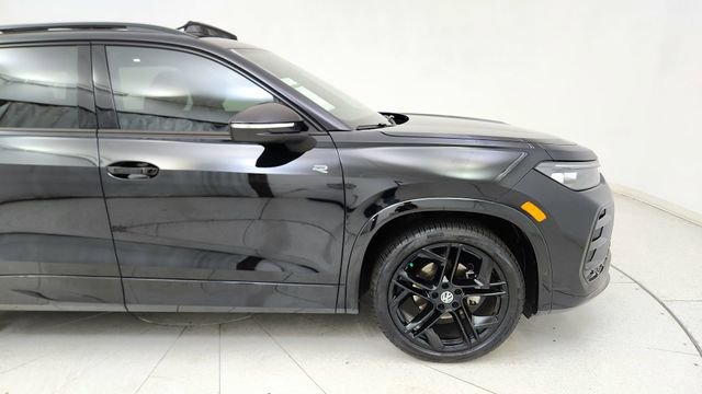 Used 2025 Volkswagen Tiguan SE R-Line image 8