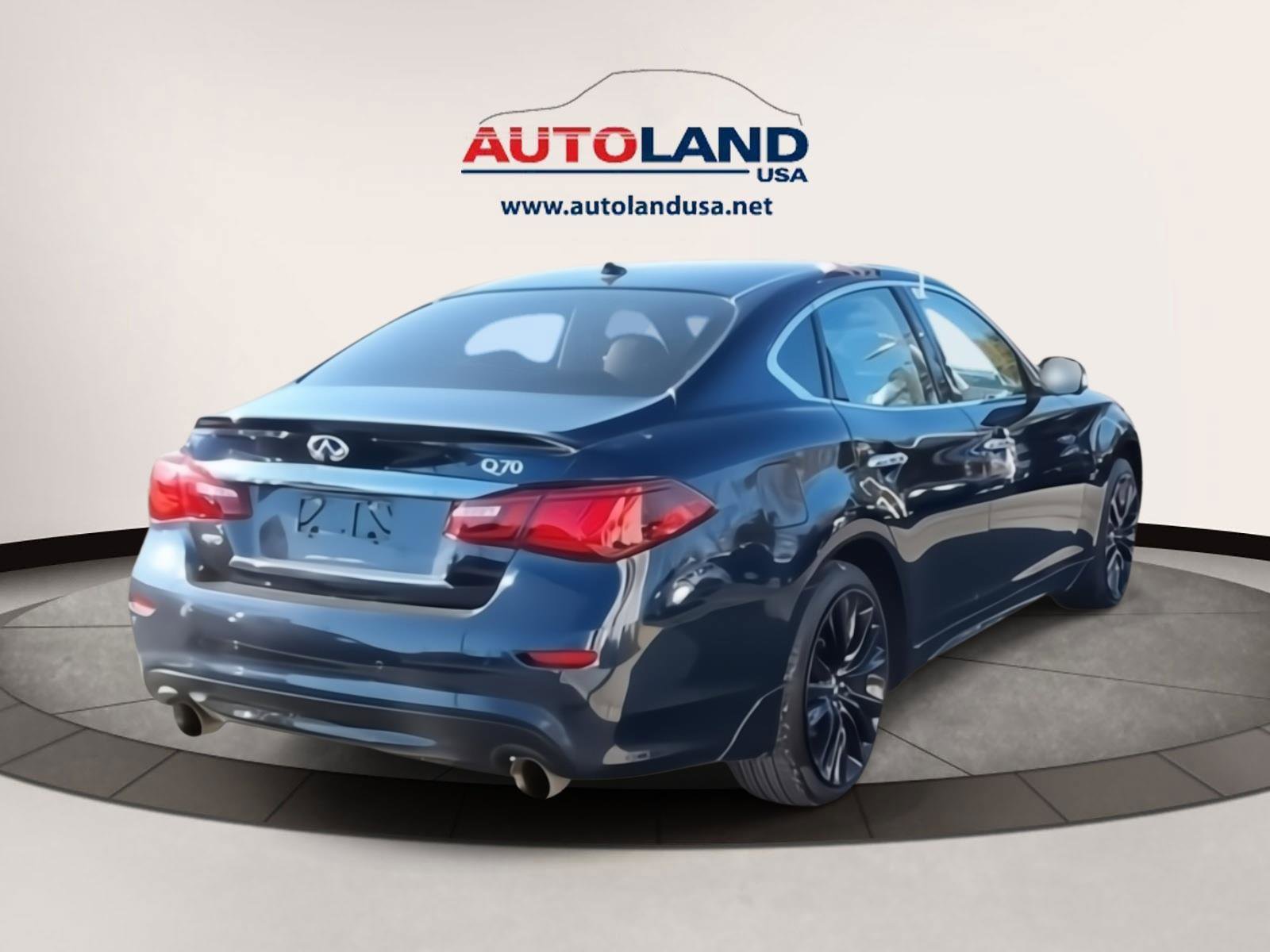 Used 2018 INFINITI Q70 Luxe image 5