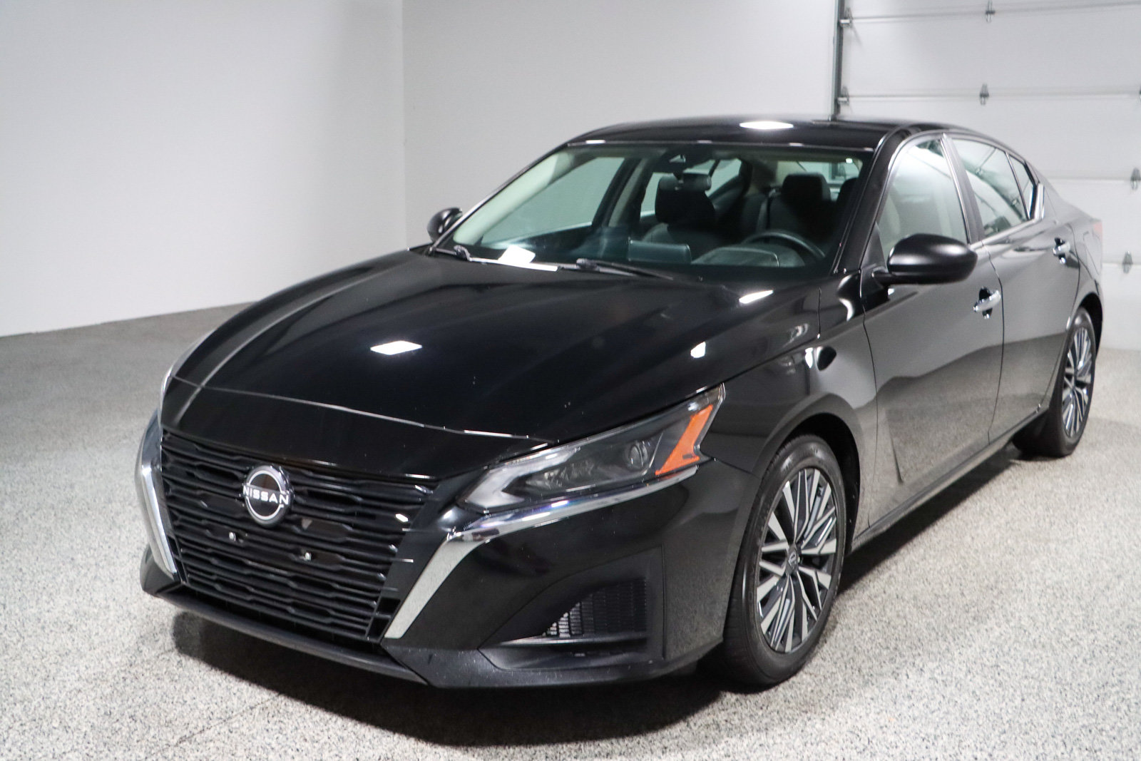 Used 2024 Nissan Altima 2.5 SV FWD image 29