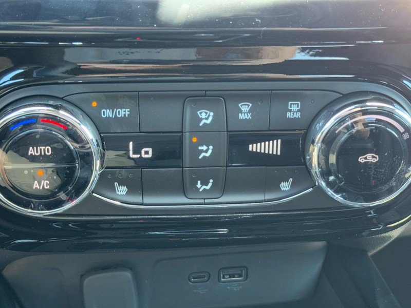 New 2026 Chevrolet Trax RS w/ Sunroof Package FWD image 13