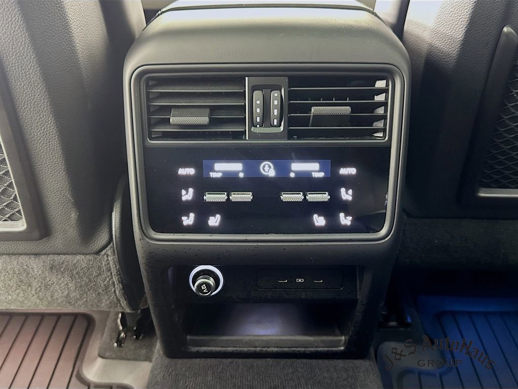 Used 2024 Porsche Cayenne S image 32