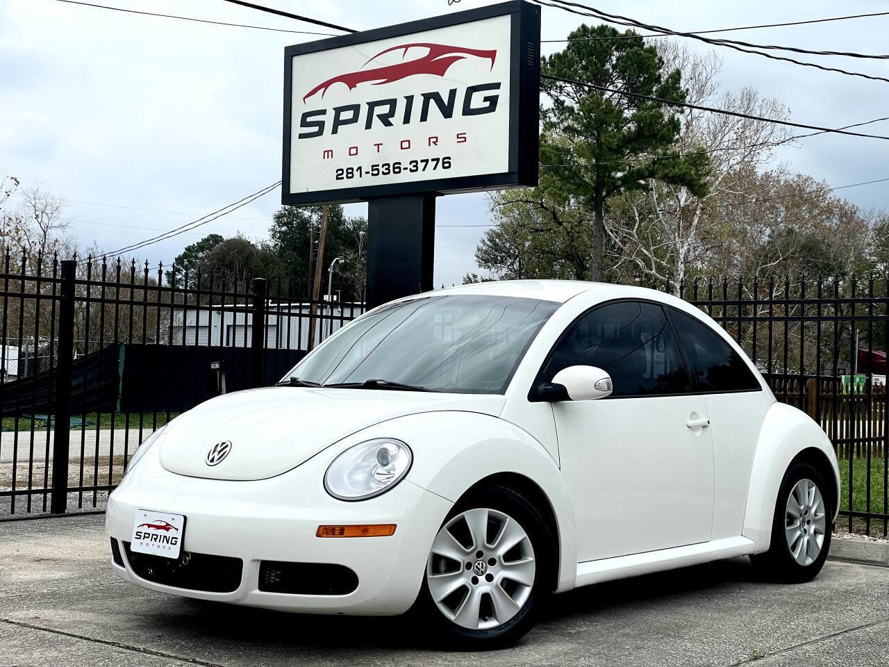 Used 2009 Volkswagen Beetle Base 2dr Coupe 5M image 1