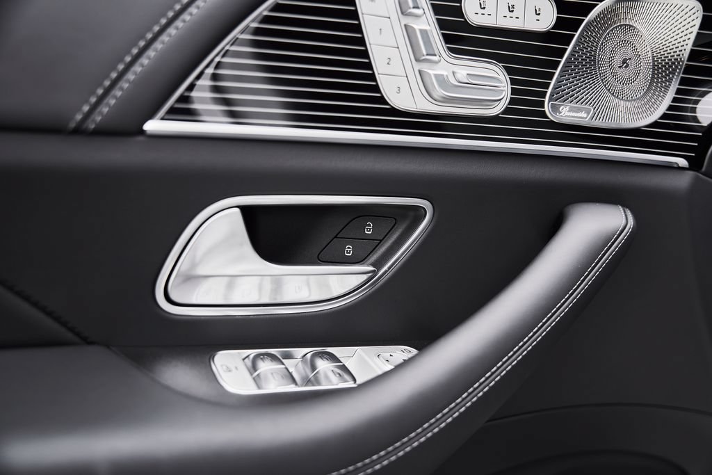 Used 2026 Mercedes-Benz Maybach GLS 600 4MATIC image 31