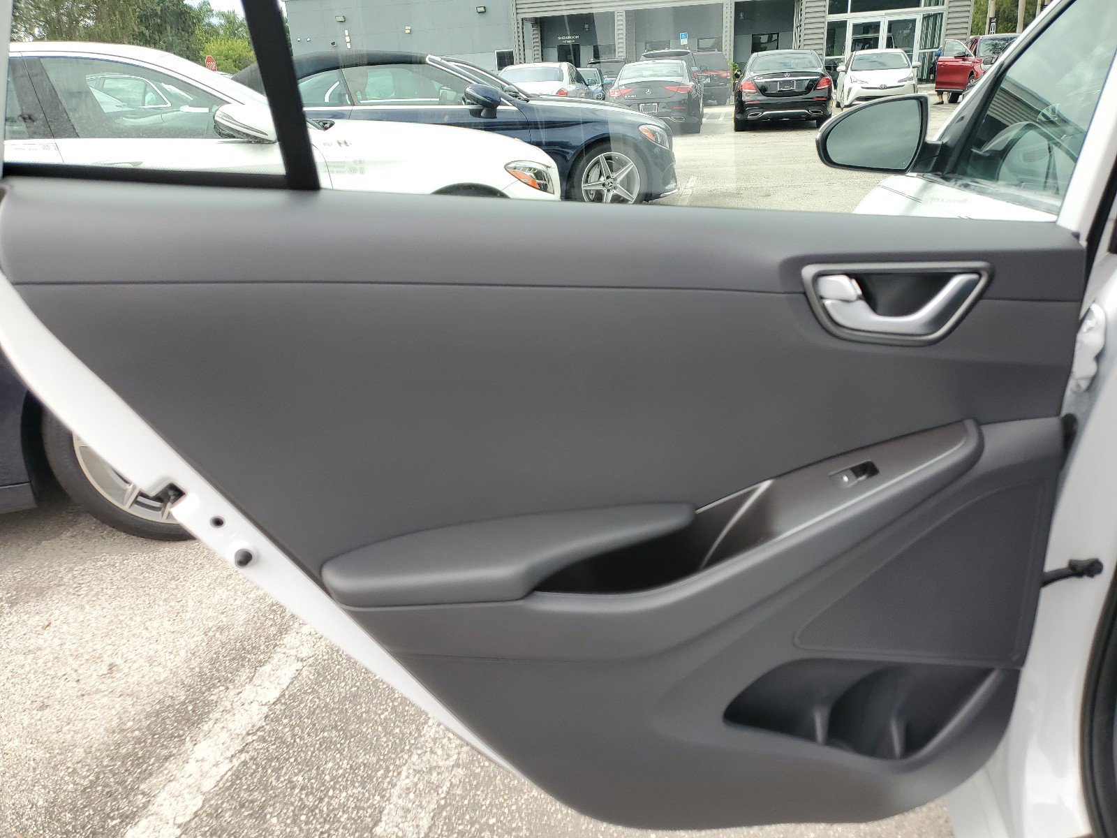 Used 2020 Hyundai Ioniq Limited image 11