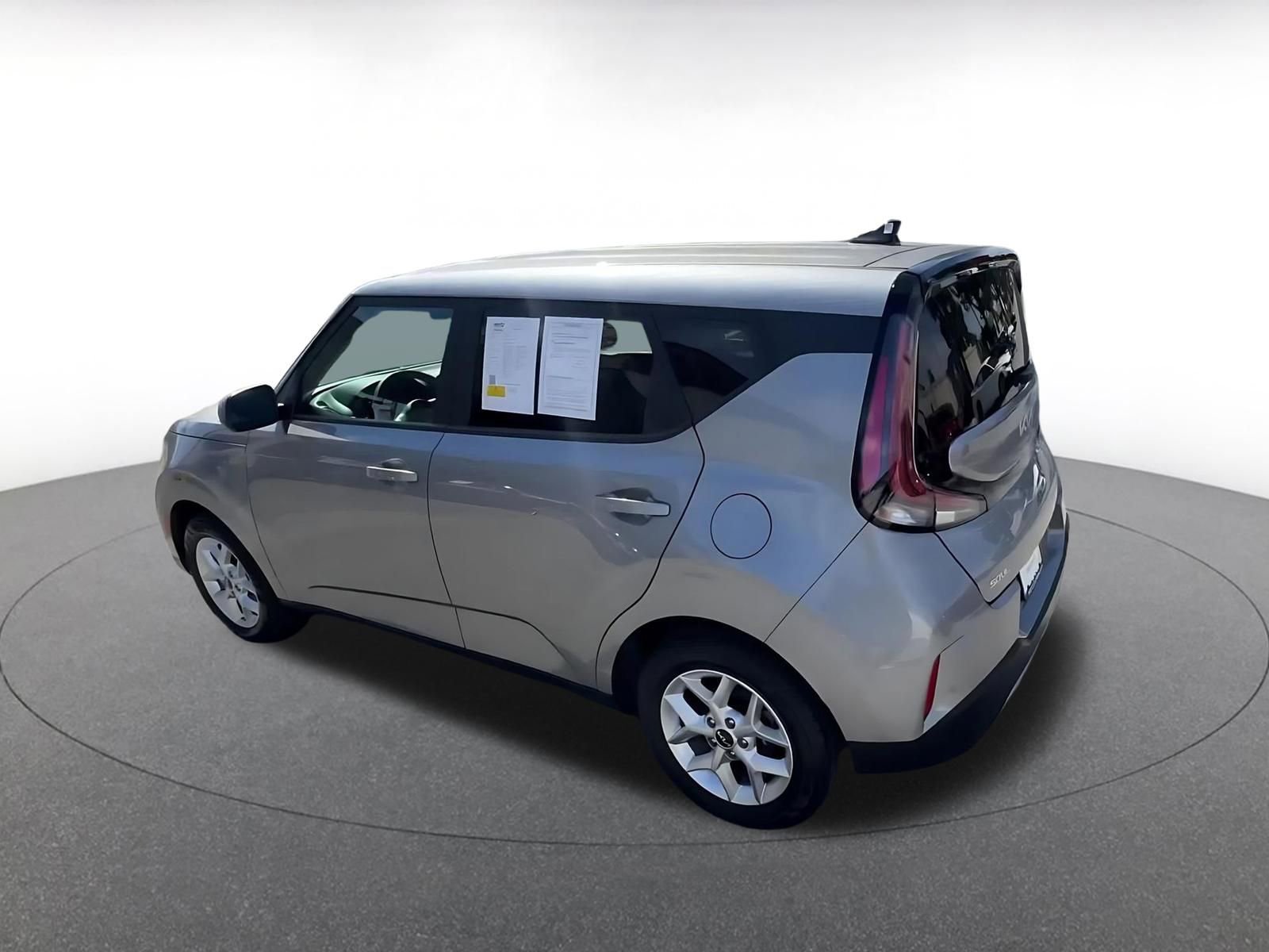 Used 2025 Kia Soul LX w/ LX Technology Package FWD image 10
