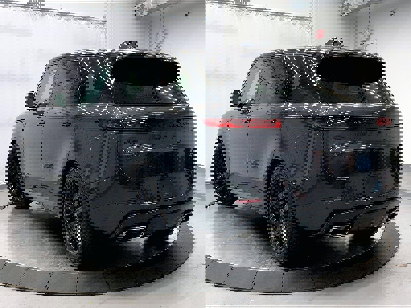 Used 2024 Land Rover Range Rover Sport Dynamic SE image 3