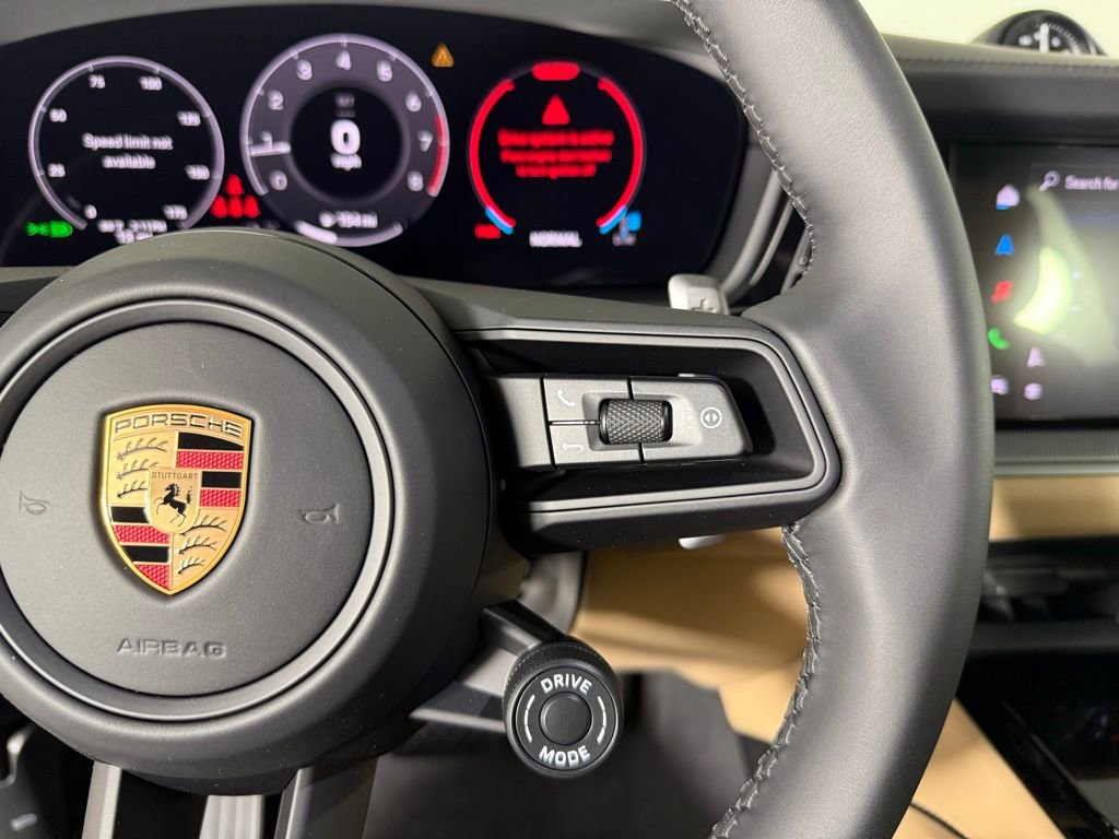 Certified 2025 Porsche Cayenne Coupe image 38
